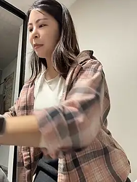 YaoYao8888 - 店门口脱掉内裤直播两分钟
