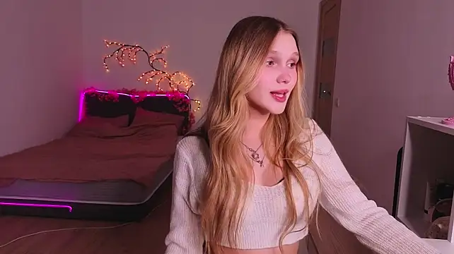 AdelineCrash - Flash boobs and ahegao