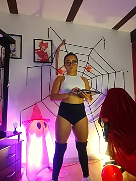 MistressSlut1 - 20 squats in your face