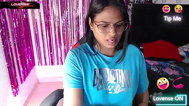 SweetAlmaa - open pussy now