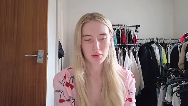 Mayaahart - face fuck with dildo