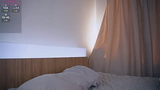 RemaReglin - Doggy pose in cam + twerk