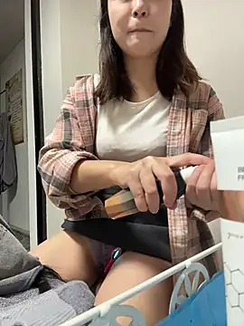YaoYao8888 - 店门口脱掉内裤直播两分钟