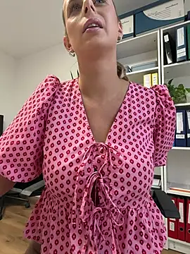 Hii_Lolla - Orgasm at work and LT Video x2