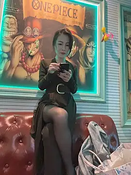 Eva10069 - 🎈朋友聚会偷偷KTV桌下口交大鸡吧