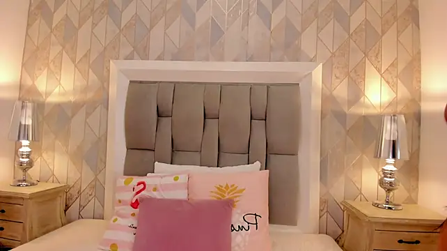 Zharia_lux_25