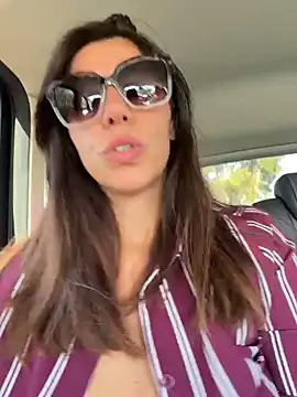 Sara87Show4U - Tette fuori