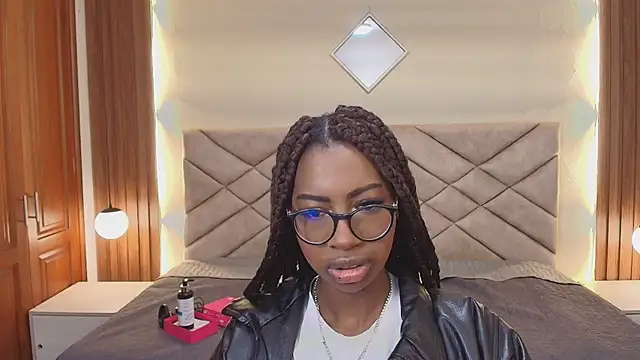 Raquel_jones - TAKE OFF TOP +BOOBS OUT 🥵🍆
