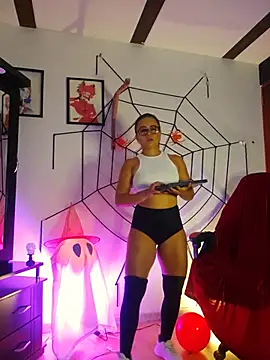 MistressSlut1 - 20 squats in your face