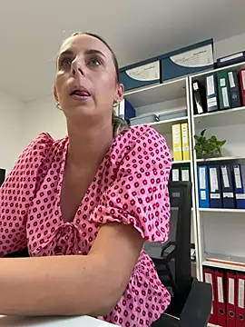 Hii_Lolla - Orgasm at work and LT Video x2
