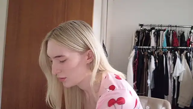 Mayaahart - face fuck with dildo