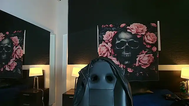 EvaaFoxxy1