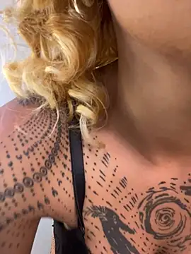 Trixie_June - Great, keep an eye on the boobs.