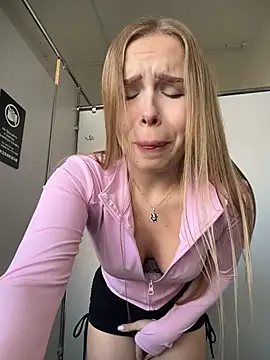 Liza_risky - Hi hi men WC