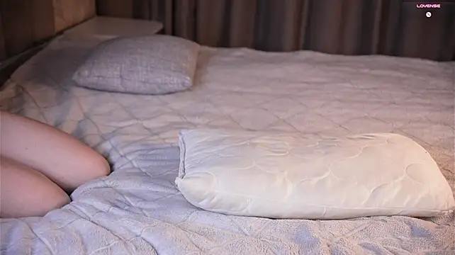 DolyLexy - give my pussy pleassure with my fingers