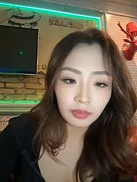 Yomi009 - Yomi酱户外楼梯间漏出双乳🐰