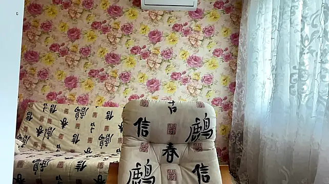 Lerchek_Wia - Lift my cutie dress and show ass closely