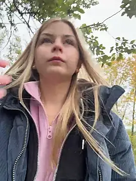 RossyMood - Suck my fingers on the park