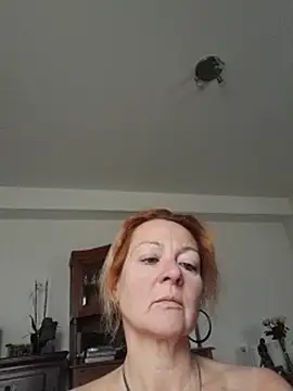 Baitaada - dildoshow met klaarkomen