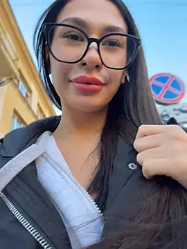 Aria51 - camera under top and spy my bra🫣🍒