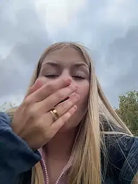 RossyMood - Fuck my pussy Hard (fingers) on the Park