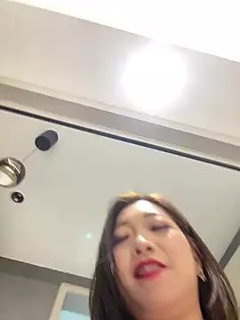 Clara-166 - 天花板喷水3分钟