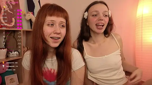 Hopgals - Play with Vicky's pussy!