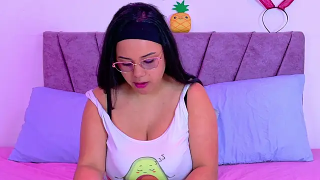 NahomyEvans - oil on the breasts