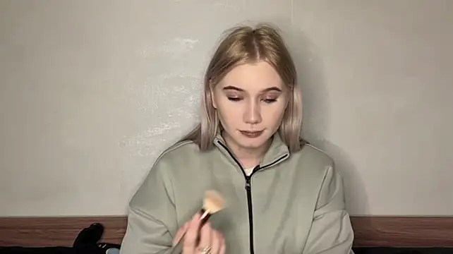AraceliRidouts - air kiss)