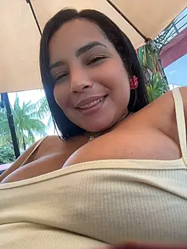 Sara-Vegaa - MAKE ME A BIG SQUIRT IN PUBLIC