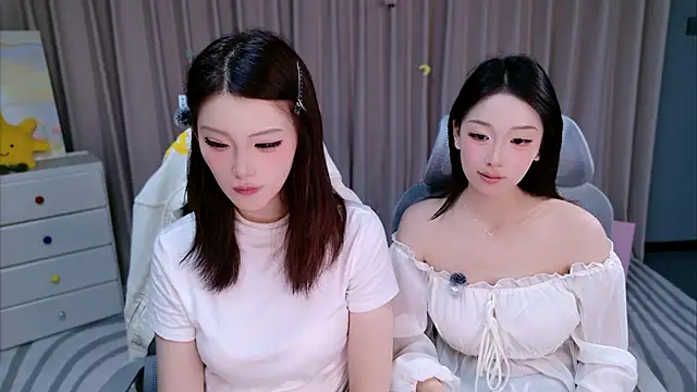 Yiyilailai - 拖鞋打屁股x10下+尖叫