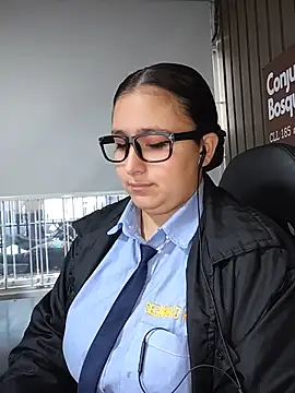 Cute_Penelope - zoom pussy+rub clitoris at work🤫shh