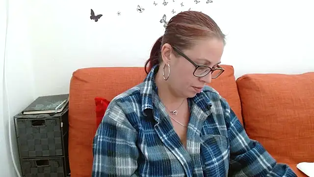 LadyHellene - bubble shower show ;)