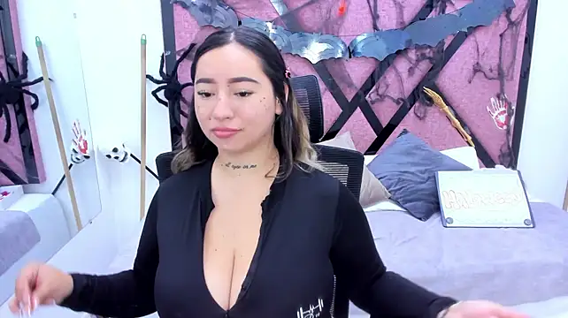 MiaaCastroo - Take off a garment