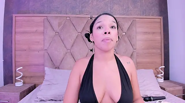ThaliaHall_1 - Get naked and spank ass🥰❤️😈