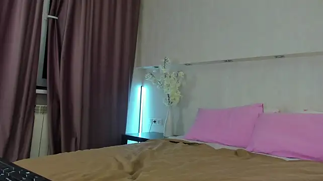 Elle_Ellise - Oil Show