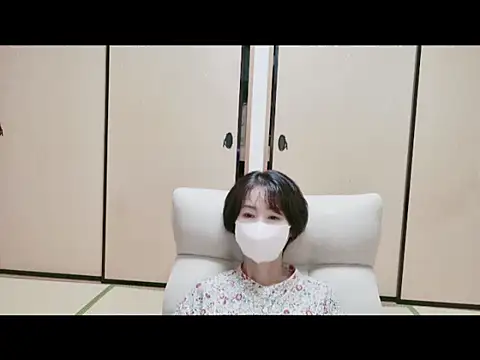 XxArisaxx - ワンピースを脱いで谷間アップ
