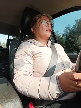 __valentina18 - Removing a bra in public