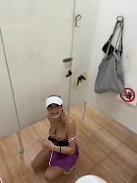 Nicoleevien - Skirt up! ass tease😏 LT=VIDEO🎁