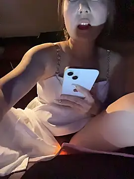 Lola666999 - 户外玩刺激，完成任务手指抽插喷水
