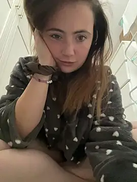 Brunette_Milf_MayaX - Make a poorly girl smile 💕😻