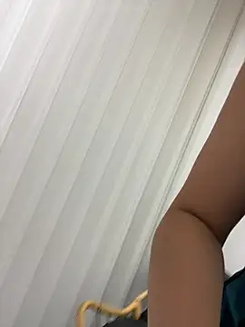 Clara-166 - 天花板喷水3分钟