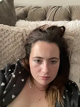 Brunette_Milf_MayaX - Make a poorly girl smile 💕😻