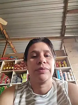 MIA-LARIOS - Flash pussy en tienda 🤫