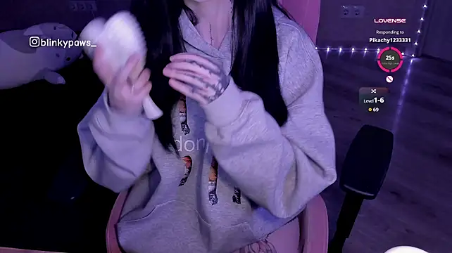 Blinkypaws - 10min Lovense control to last tipper