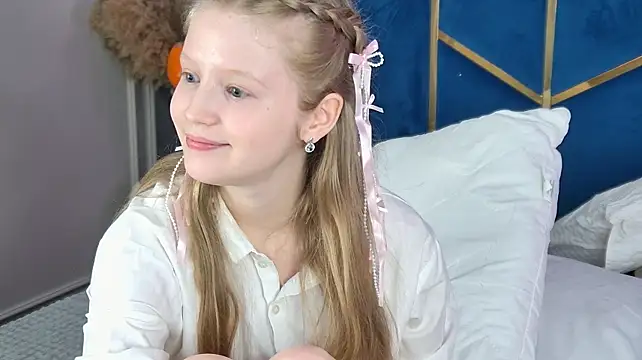 LilianHowards - ride on pillow 4 min