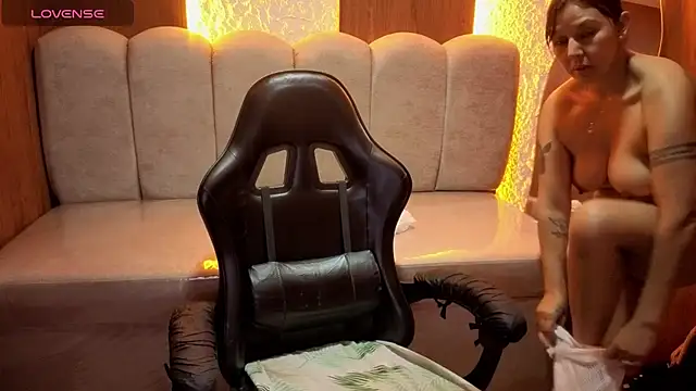 Afrodita_b_ - spanking on tits x10