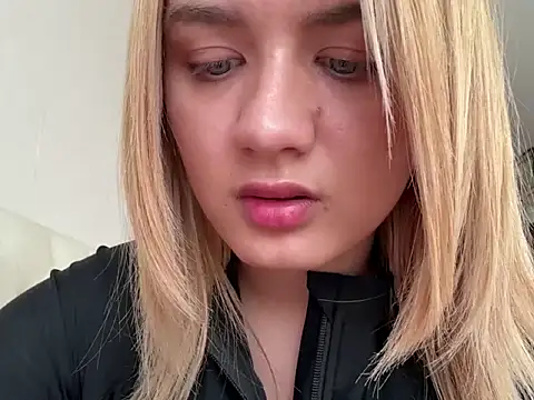 Kaderii1 - 5 Sexy squats in panties