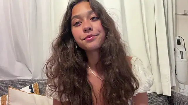 ReynaMccarron - show my cute naked shoulde