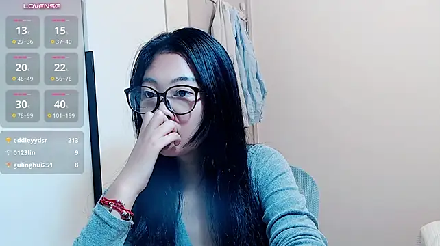 Tutu512 - 玩刺激中 挑战和朋友聊天偷偷玩